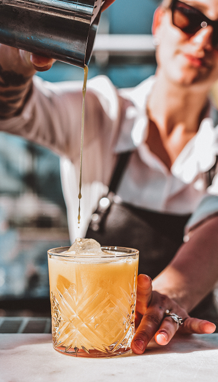 Cocktails Society - service cocktails